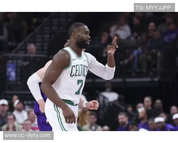 杰伦布朗盛赞小卡巅峰时期为历史上最杰出的攻防一体球员之一